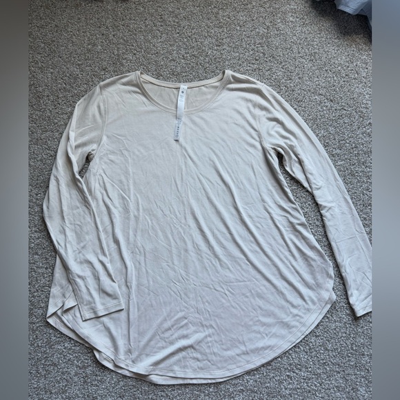 Lululemon Draped Bum Covering Long Sleeve
White Opal - Picture 1 of 3